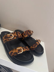 Claquettes léopard